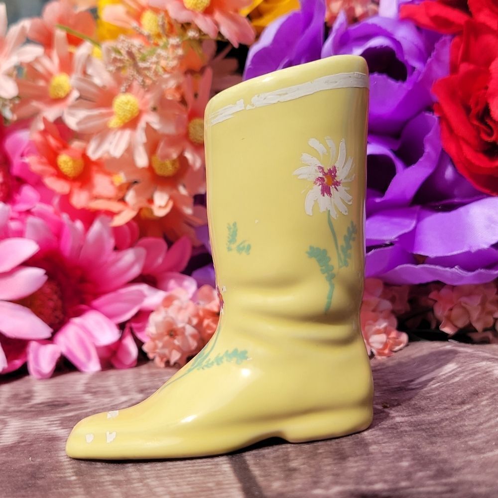 Ceramic Yellow Boot‎ - Picture 3 of 8